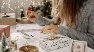 woman making a budget to avoid holiday debt